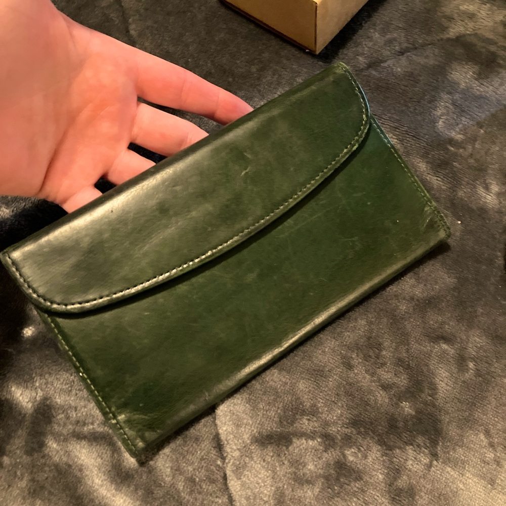 Vintage Coach Wallet, rare green color!with metal snap enclosure and zipper coin